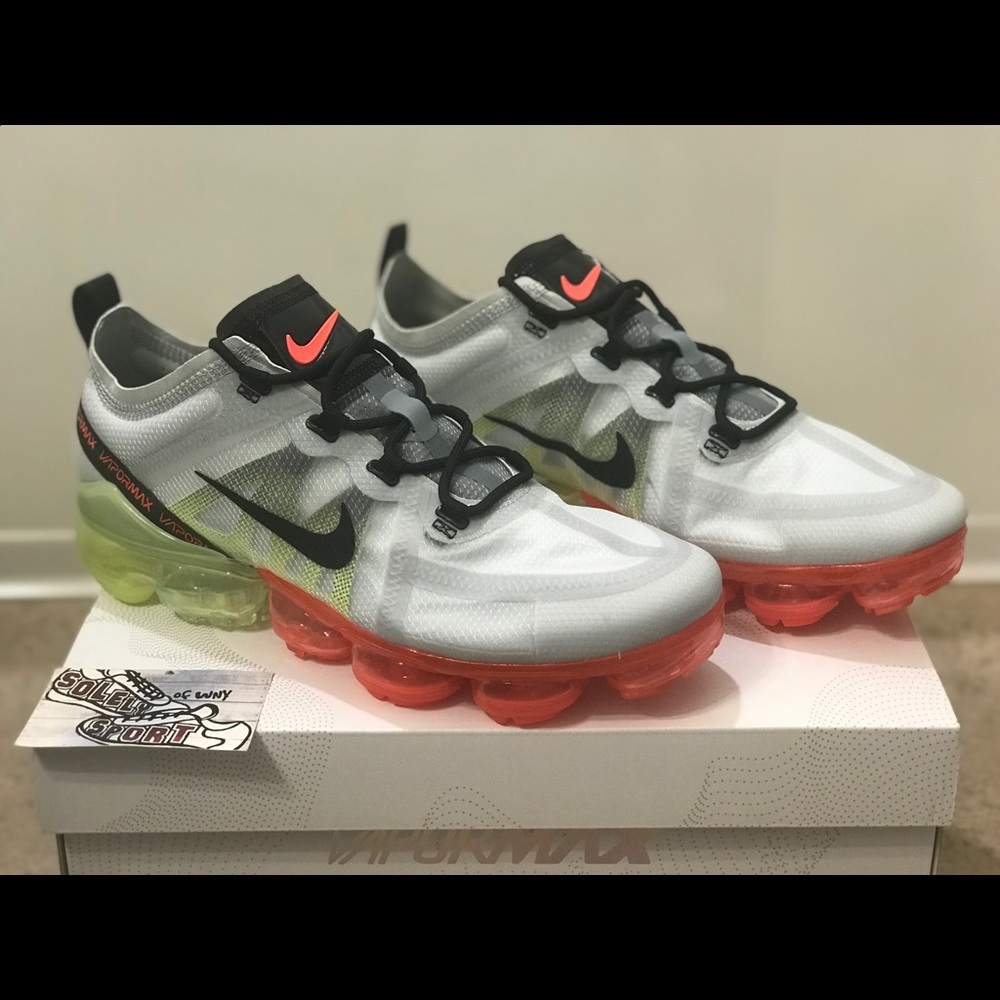 NEW Nike Air Vapormax 2019 Volt Running Flyknit - Picture 2 of 8